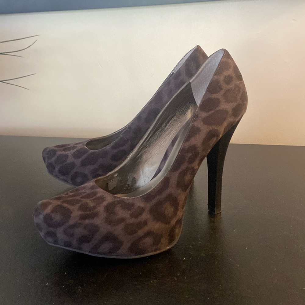 Carlos by Carlos Santana size 8 platform animal print pumps PLATONIC